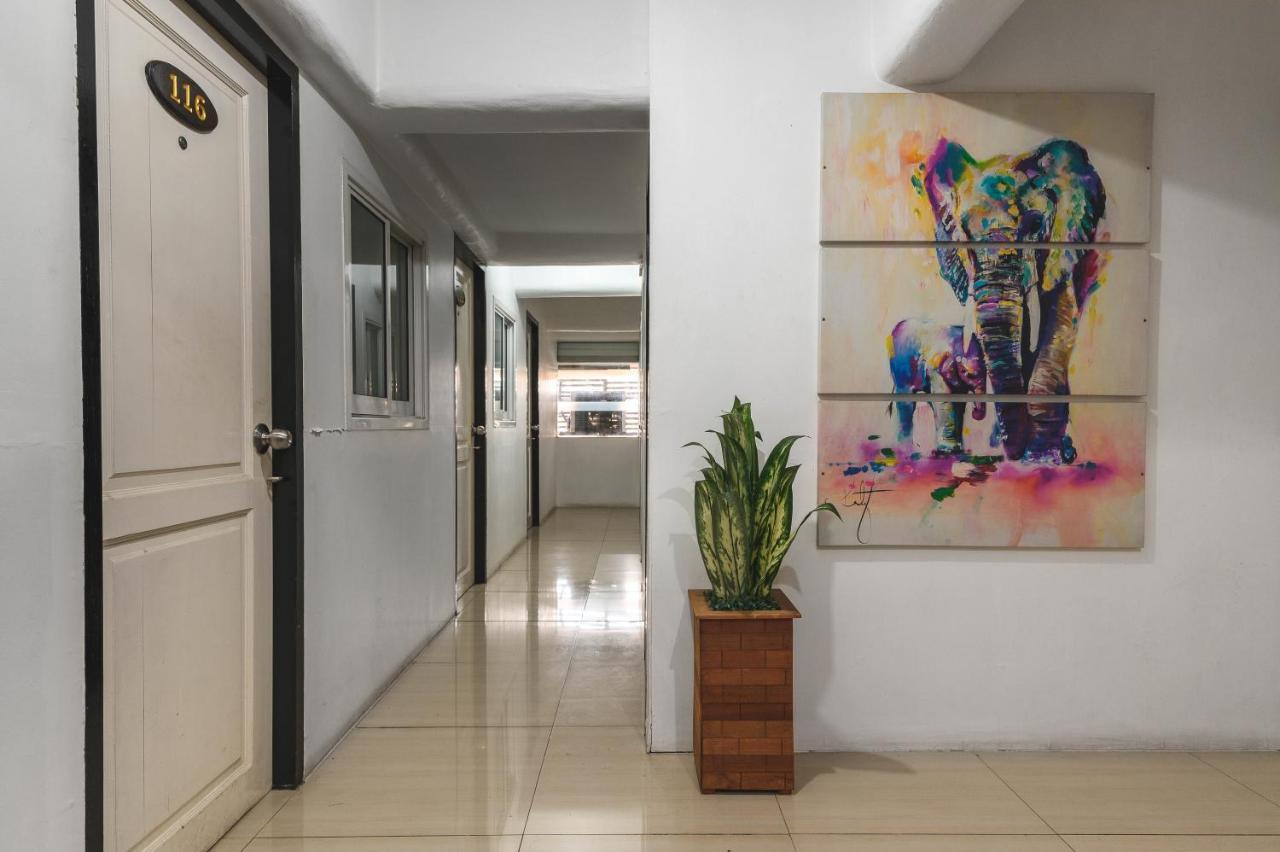Happio Near Chabad House Hotel Bangkok Ngoại thất bức ảnh