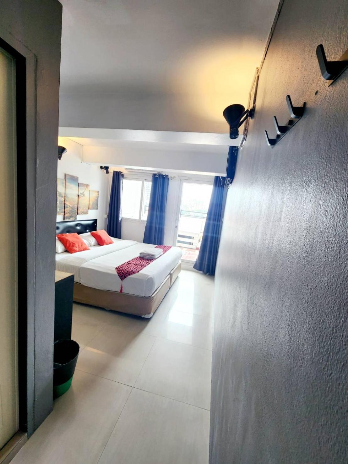 Happio Near Chabad House Hotel Bangkok Ngoại thất bức ảnh