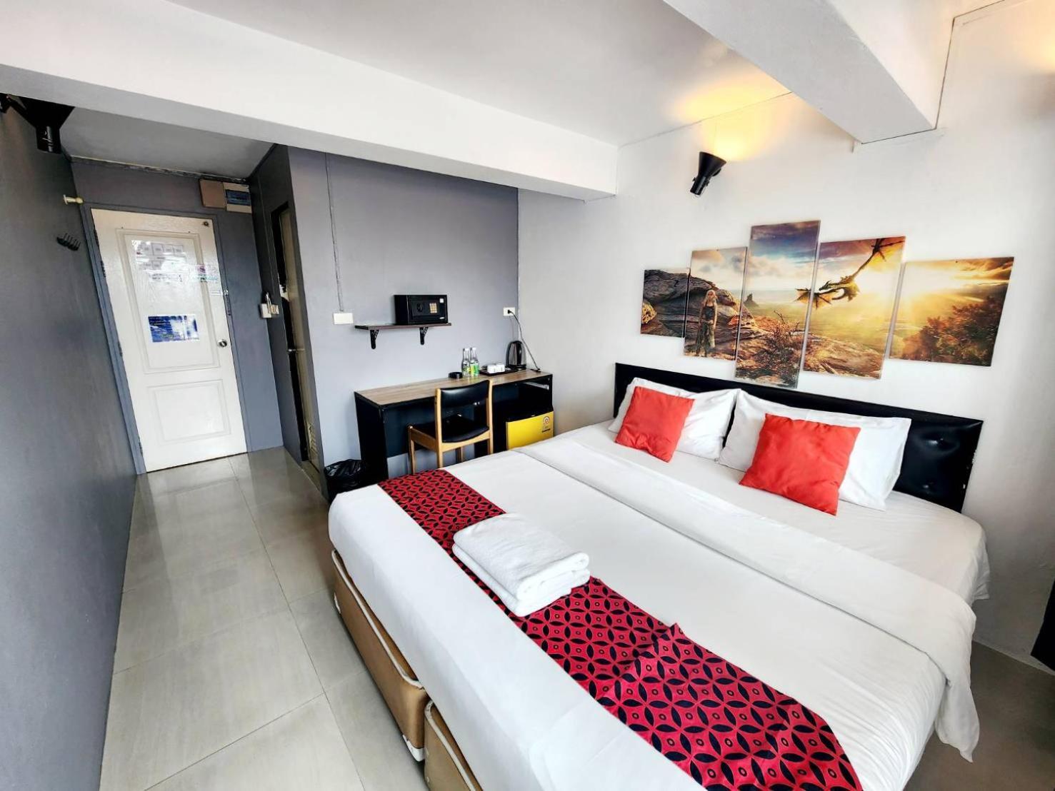 Happio Near Chabad House Hotel Bangkok Ngoại thất bức ảnh