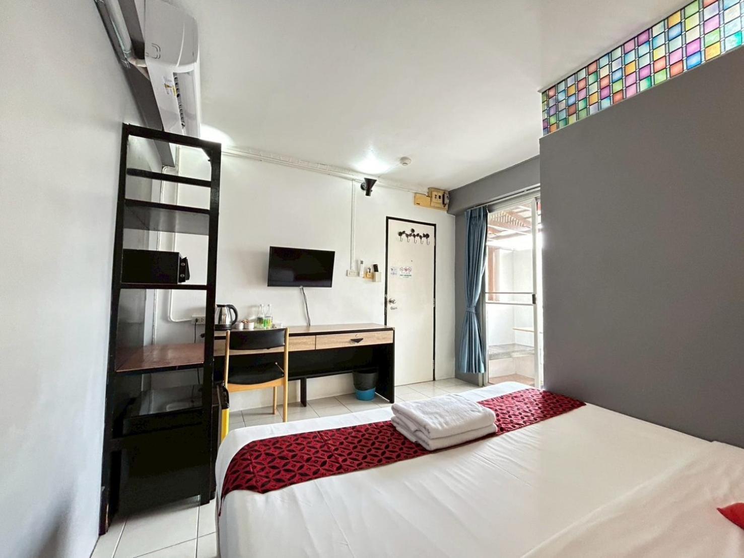 Happio Near Chabad House Hotel Bangkok Ngoại thất bức ảnh