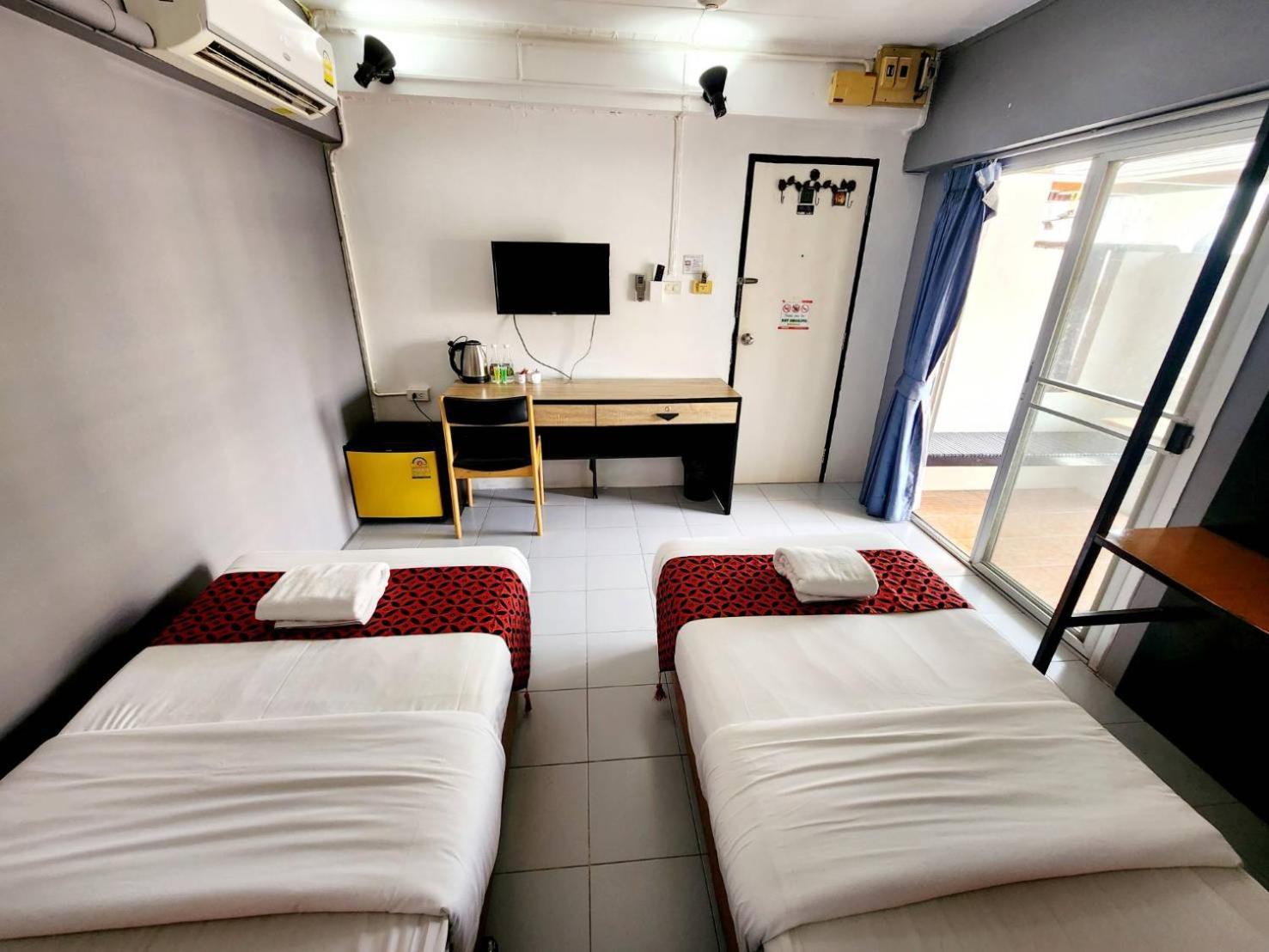 Happio Near Chabad House Hotel Bangkok Ngoại thất bức ảnh