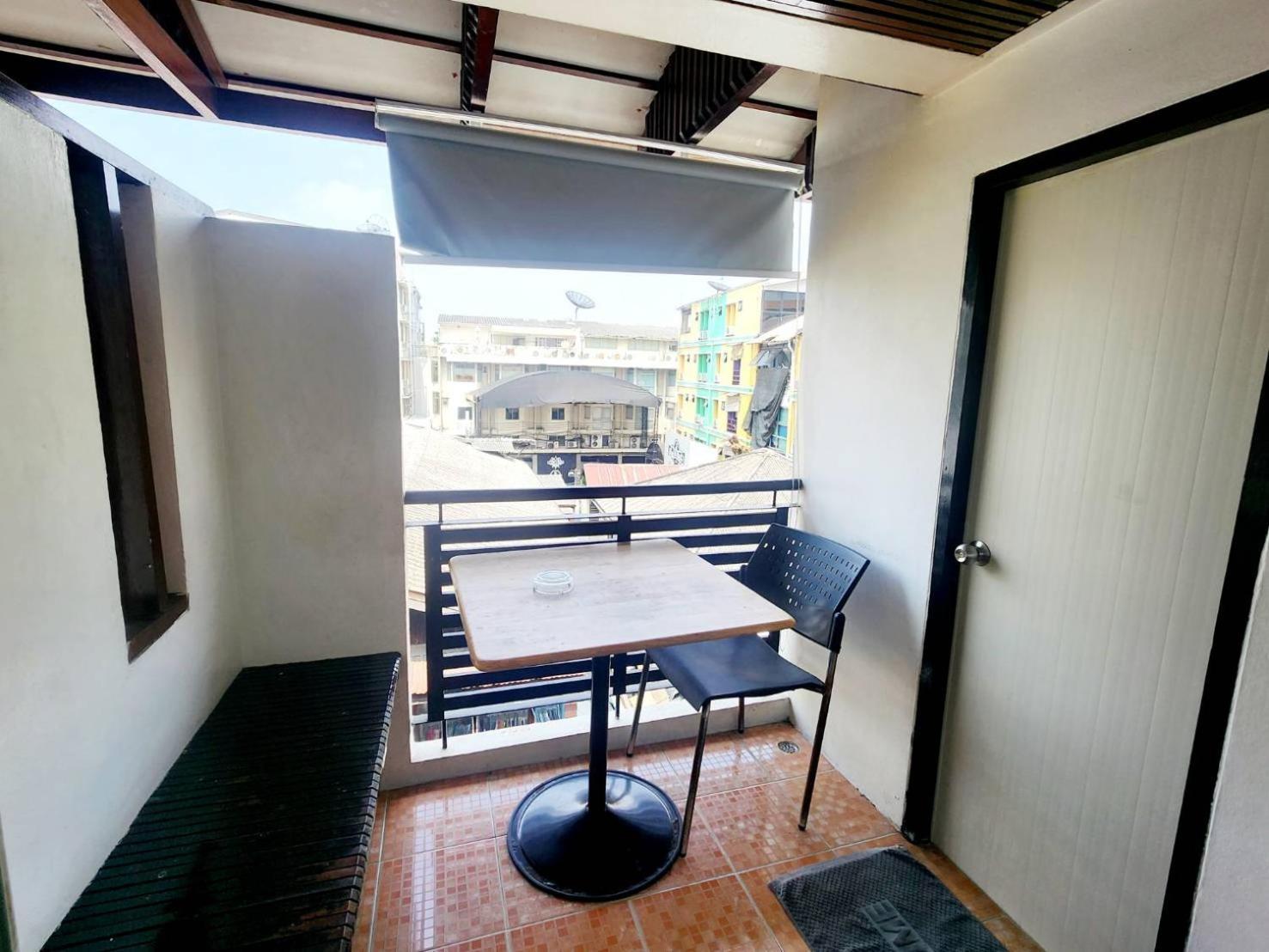 Happio Near Chabad House Hotel Bangkok Ngoại thất bức ảnh