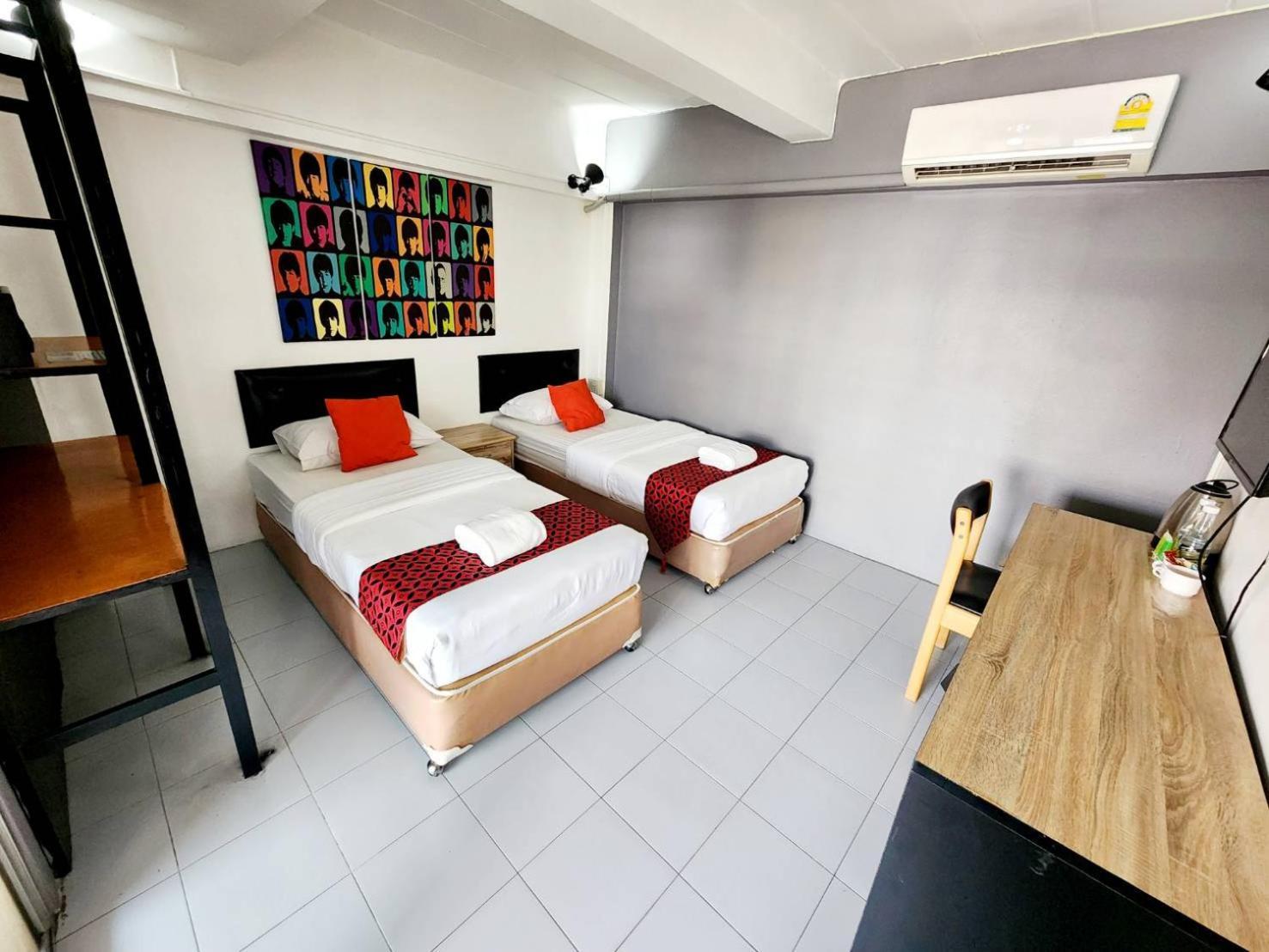 Happio Near Chabad House Hotel Bangkok Ngoại thất bức ảnh