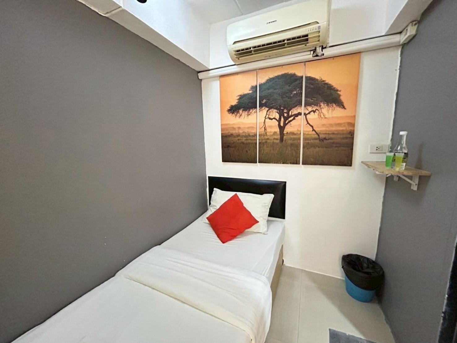 Happio Near Chabad House Hotel Bangkok Ngoại thất bức ảnh