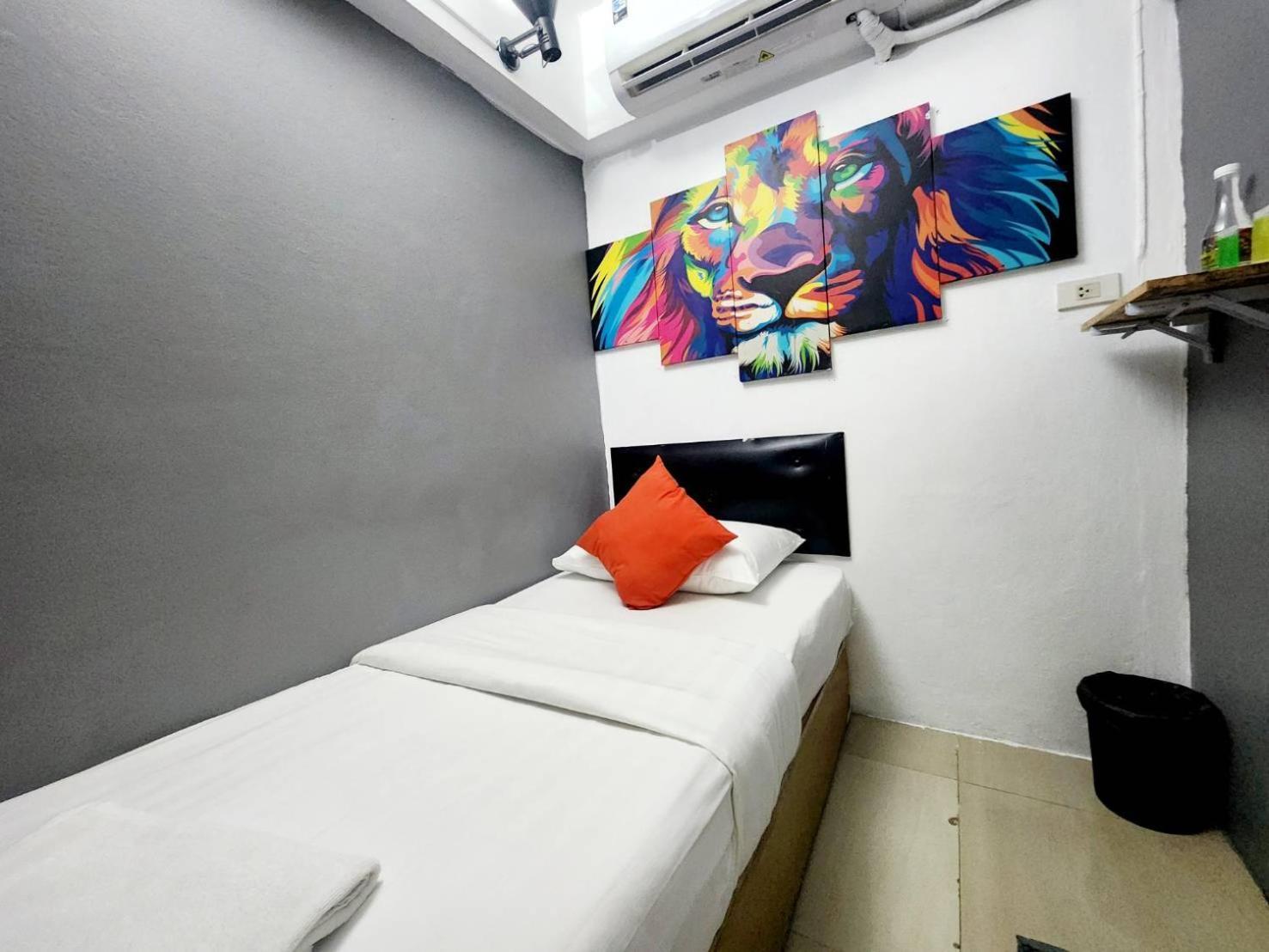 Happio Near Chabad House Hotel Bangkok Ngoại thất bức ảnh