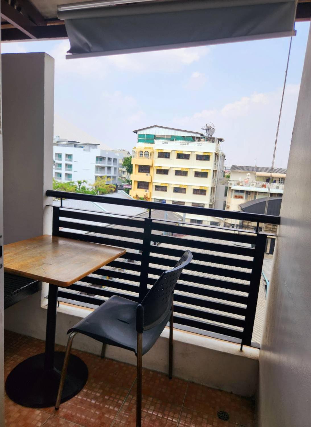 Happio Near Chabad House Hotel Bangkok Ngoại thất bức ảnh