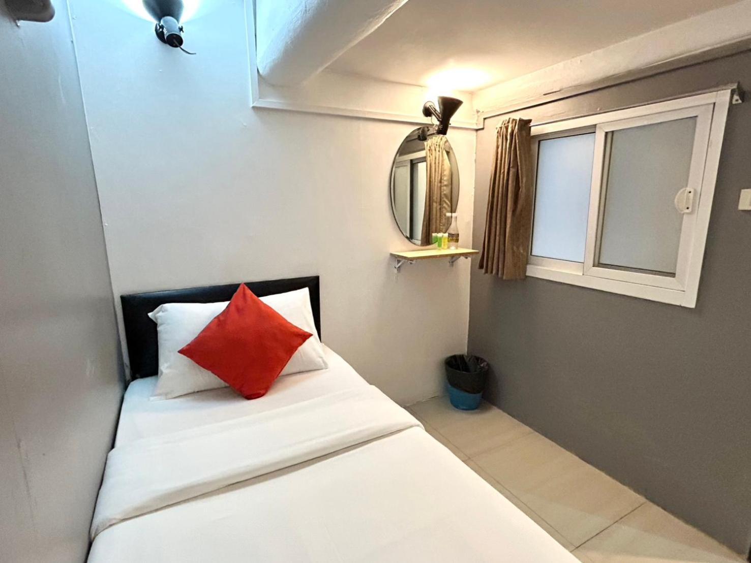 Happio Near Chabad House Hotel Bangkok Ngoại thất bức ảnh