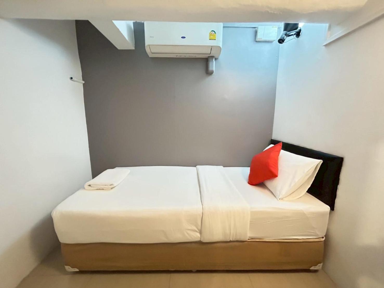 Happio Near Chabad House Hotel Bangkok Ngoại thất bức ảnh