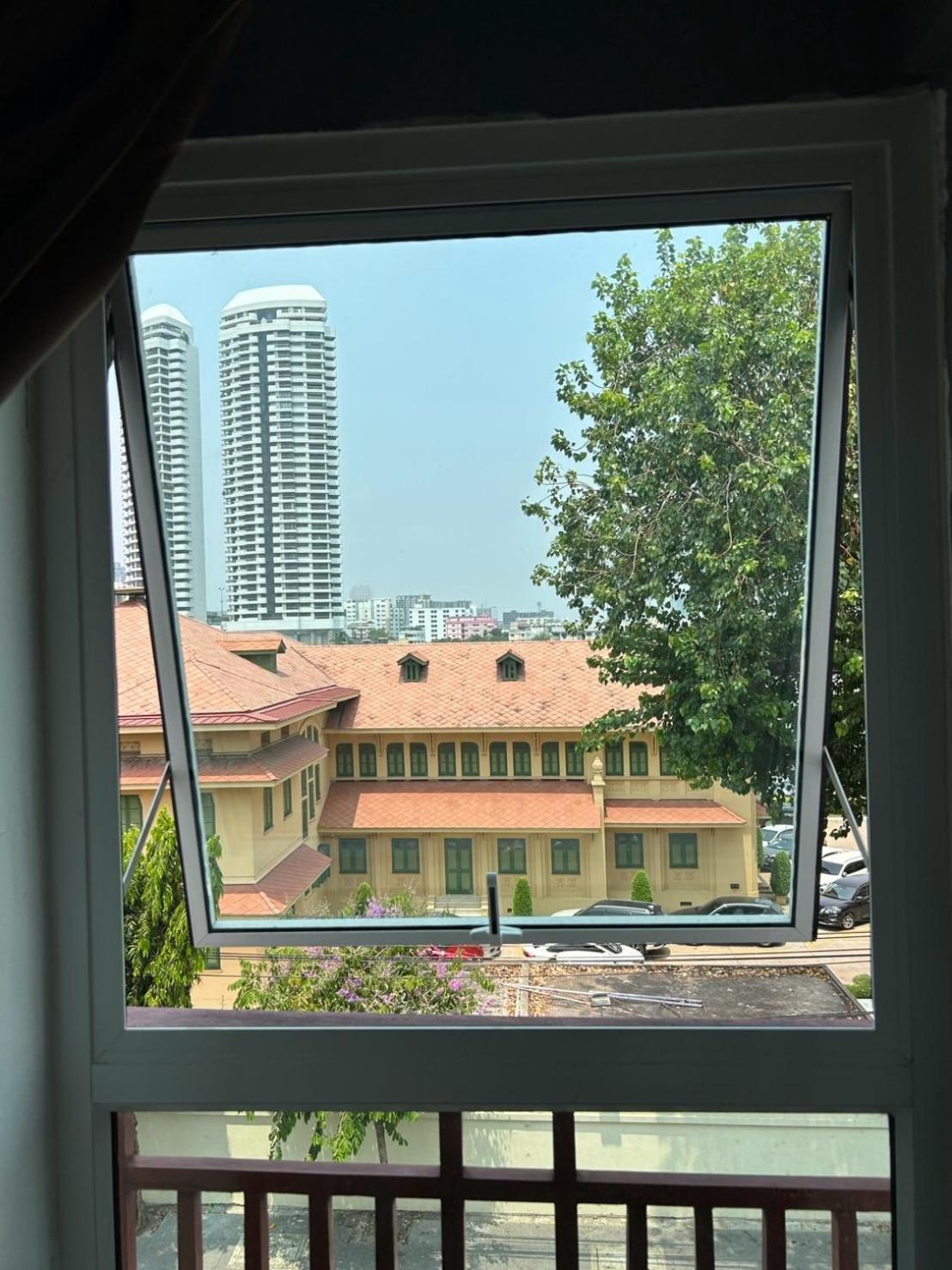 Happio Near Chabad House Hotel Bangkok Ngoại thất bức ảnh