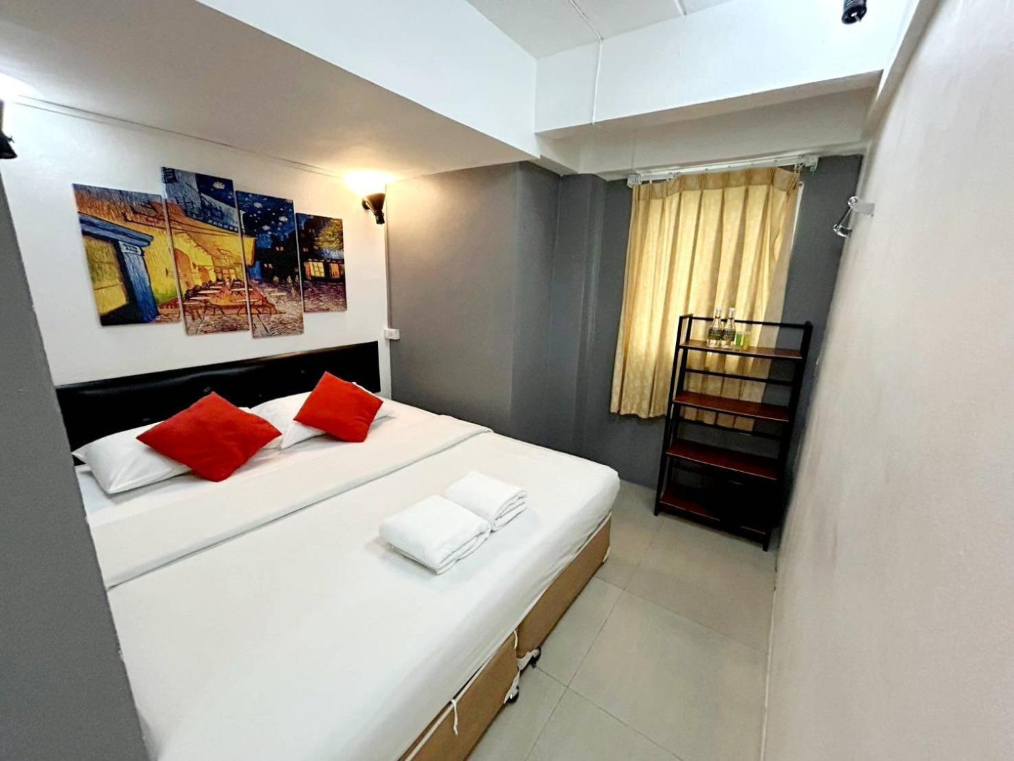 Happio Near Chabad House Hotel Bangkok Ngoại thất bức ảnh