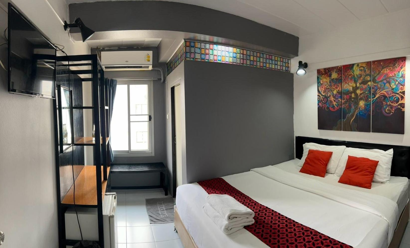 Happio Near Chabad House Hotel Bangkok Ngoại thất bức ảnh